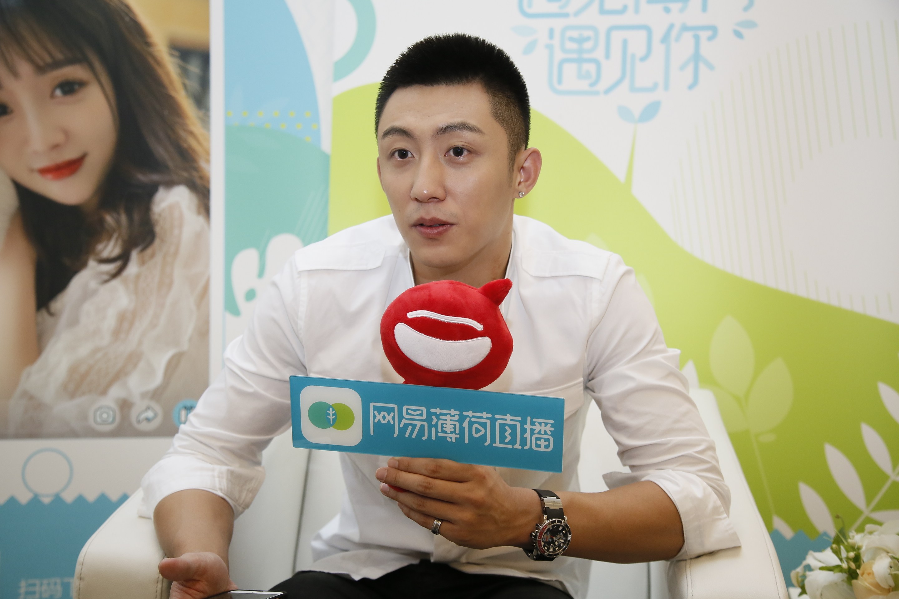 独家明星专访揭秘，星光背后的深度故事