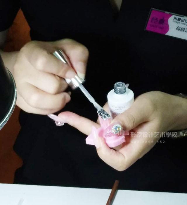 最新指甲雕花，与自然美景交融的心灵之旅
